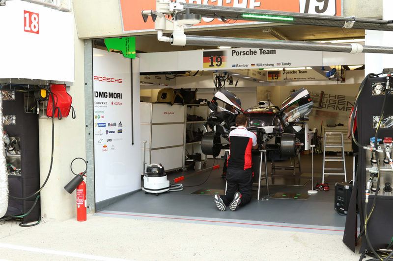 Illustration for article titled Le Mans Pits and Paddock